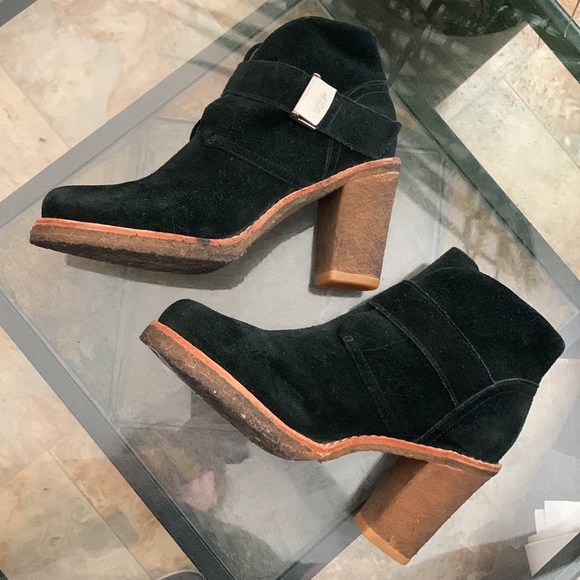 UGG Brienne Booties - S/N 3212 - Picture 3 of 12